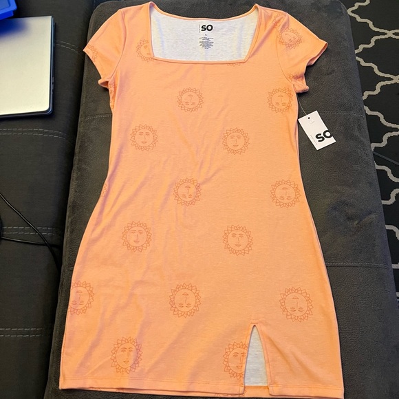 SO Dresses & Skirts - NWT Creamsicle Sun Print Dress